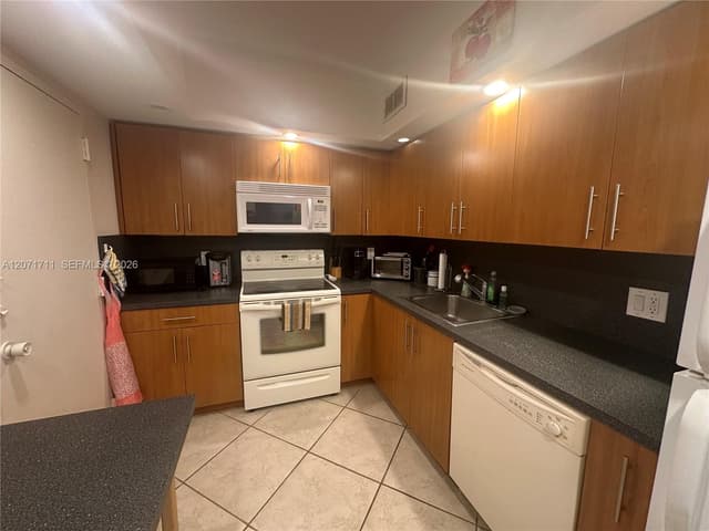 1985 S Ocean Dr # 12B, Hallandale Beach FL 33009 - Hallandale Beach, FL - Photo 4