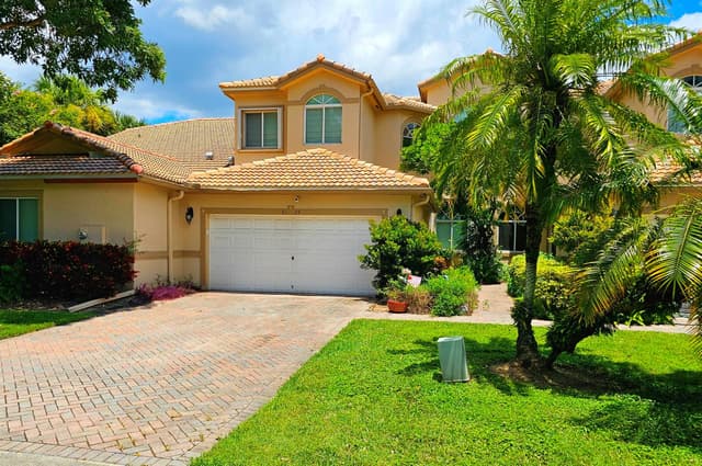 8149 MADISON LAKES Circle S, Davie FL 33328 - Davie, FL - Photo 2