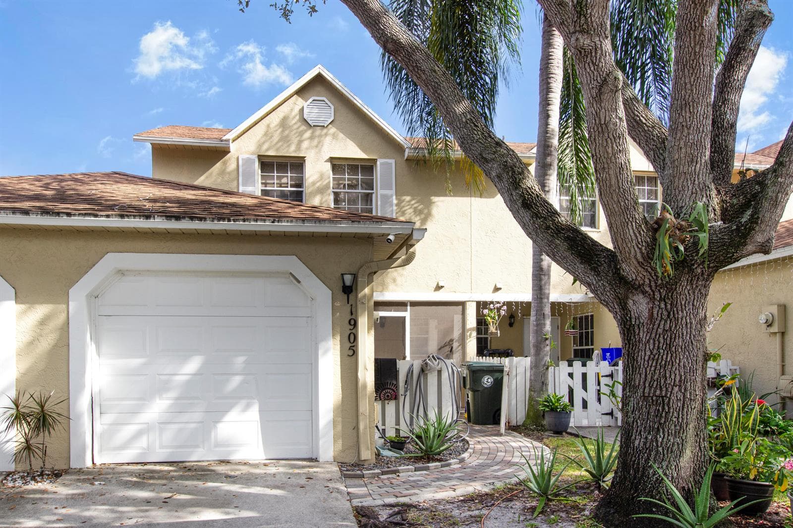 1905 MAPLEWOOD Drive, FL 33415 - Photo 1