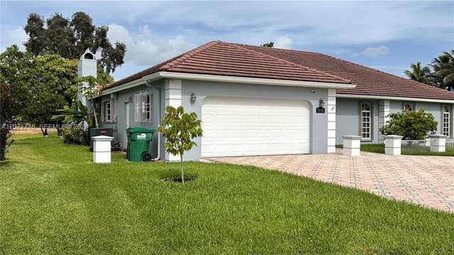 18921 W Oakmont Dr, Hialeah FL 33015 - Hialeah, FL - Photo 2