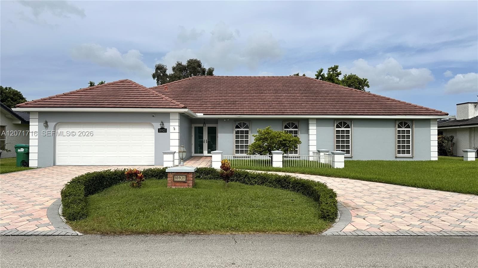 18921 W Oakmont Dr, Hialeah FL 33015 - Hialeah, FL - Photo 1