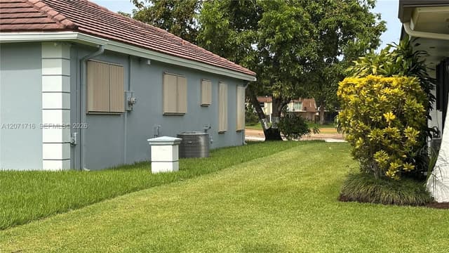 18921 W Oakmont Dr, Hialeah FL 33015 - Hialeah, FL - Photo 5