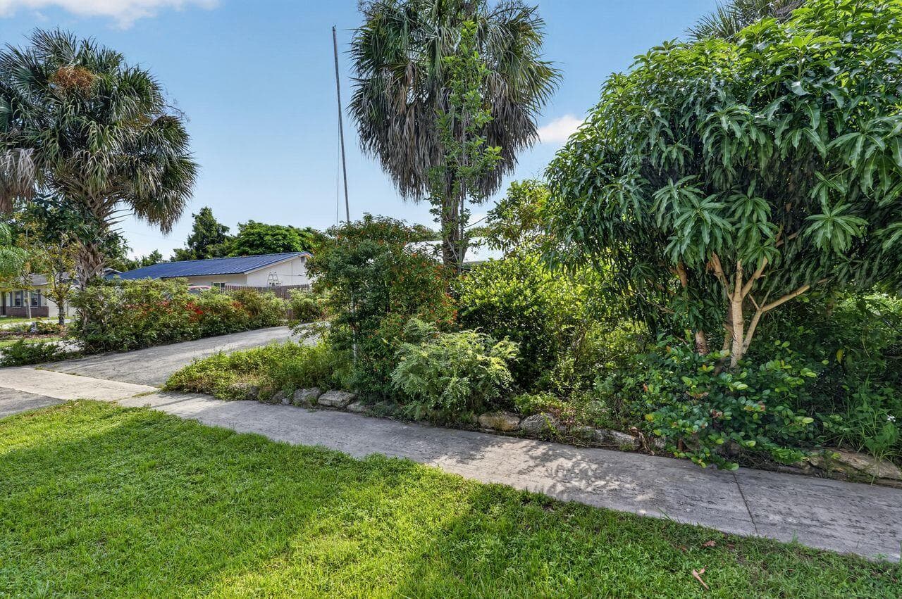 303 S DELAWARE Boulevard, Jupiter FL 33458 - Jupiter, FL - Photo 1