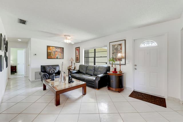 9235 Saddlecreek Drive, Boca Raton FL 33496 - Boca Raton, FL - Photo 2