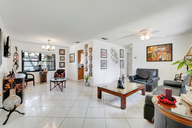 9235 Saddlecreek Drive, Boca Raton FL 33496 - Boca Raton, FL - Photo 3