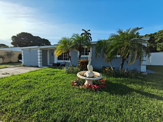 324 Mid Pines Road, Palm Springs FL 33461 - Palm Springs, FL - Photo 2