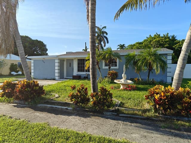 324 Mid Pines Road, Palm Springs FL 33461 - Palm Springs, FL - Photo 3