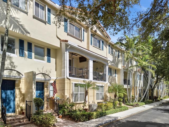 2905 S Greenleaf Circle, Boynton Beach FL 33426 - Boynton Beach, FL - Photo 2