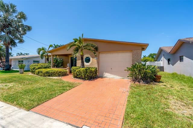 1424 Nautilus Isle, Dania Beach FL 33004 - Dania Beach, FL - Photo 2