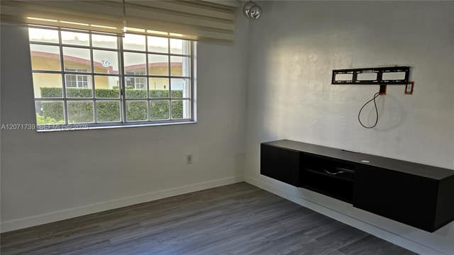 6758 NW 182nd St # 101, Hialeah FL 33015 - Hialeah, FL - Photo 3