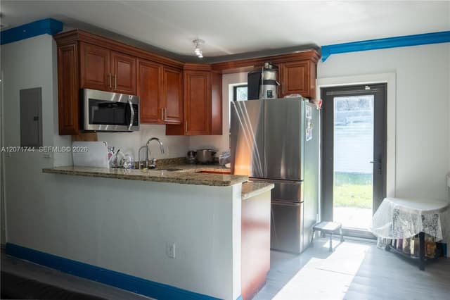 901 NW 33rd Dr, Lauderhill FL 33311 - Lauderhill, FL - Photo 2