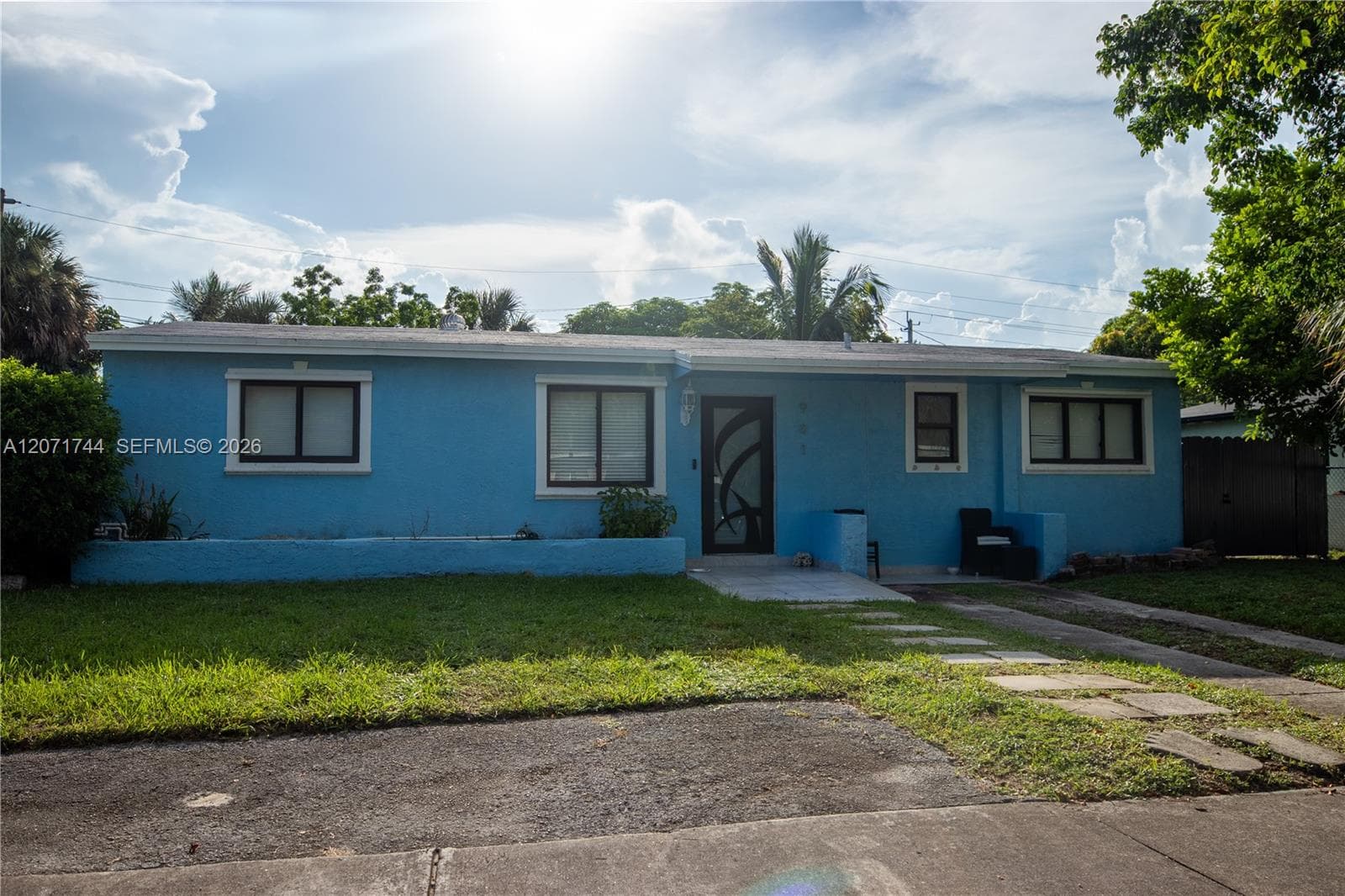 901 NW 33rd Dr, Lauderhill FL 33311 - Lauderhill, FL - Photo 1