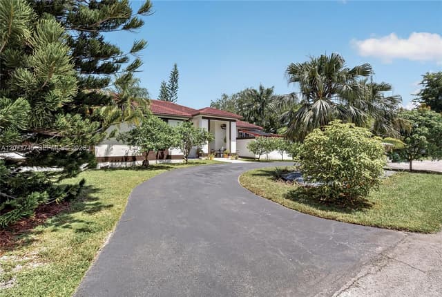 17711 SW 81st Ct, Palmetto Bay FL 33157 - Palmetto Bay, FL - Photo 2