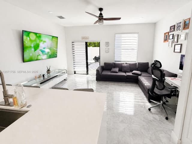 8876 W 35th Way, Hialeah FL 33018 - Hialeah, FL - Photo 6