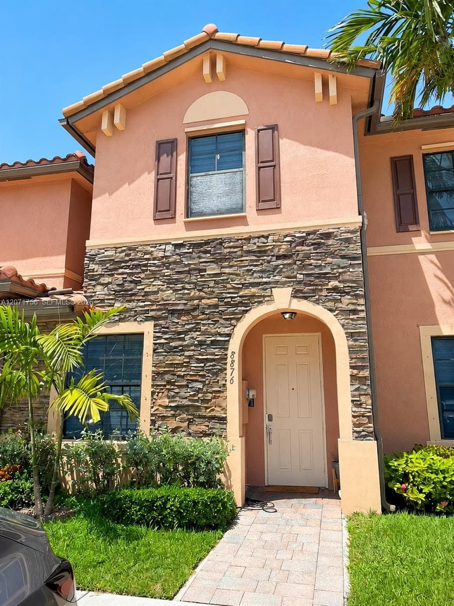 8876 W 35th Way, Hialeah FL 33018
