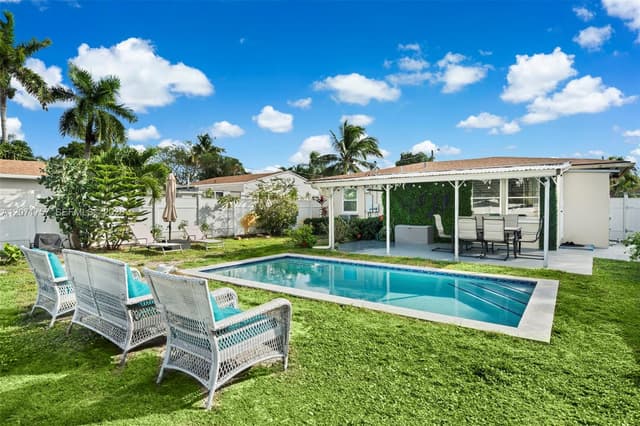 1935 Arthur St, Hollywood FL 33020 - Hollywood, FL - Photo 2