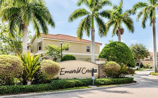 12444 Emerald Creek Ct, Plantation FL 33325 - Plantation, FL - Photo 2