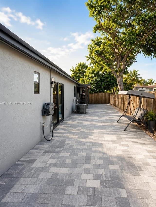 8601 NW 192nd Ter, Hialeah FL 33015 - Hialeah, FL - Photo 3