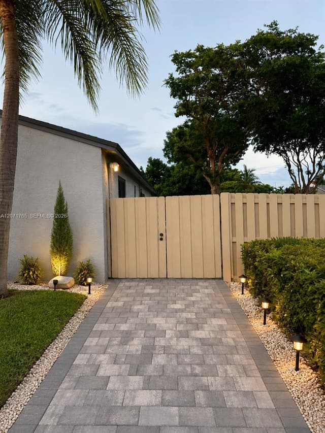 8601 NW 192nd Ter, Hialeah FL 33015 - Hialeah, FL - Photo 4