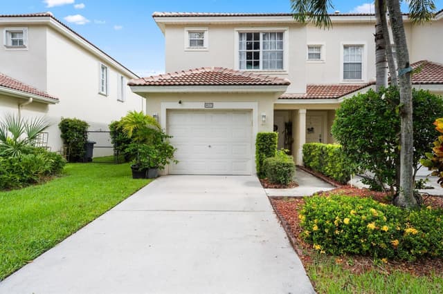 9037 Tremezzo Lane, Boynton Beach FL 33472 - Boynton Beach, FL - Photo 2