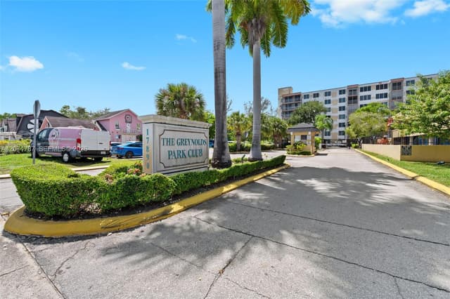 17890 W Dixie Hwy # 603, North Miami Beach FL 33160 - North Miami Beach, FL - Photo 3