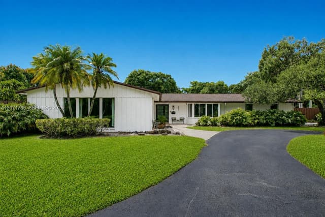 8520 SW 151st Street, Palmetto Bay FL 33158 - Palmetto Bay, FL - Photo 2