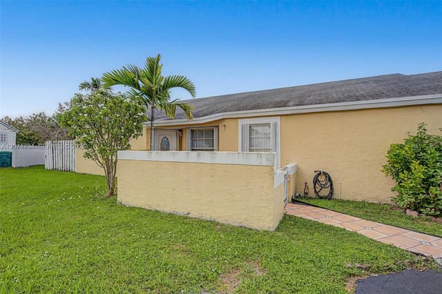 14963 SW 74th Ter, Miami FL 33193 - Miami, FL - Photo 2