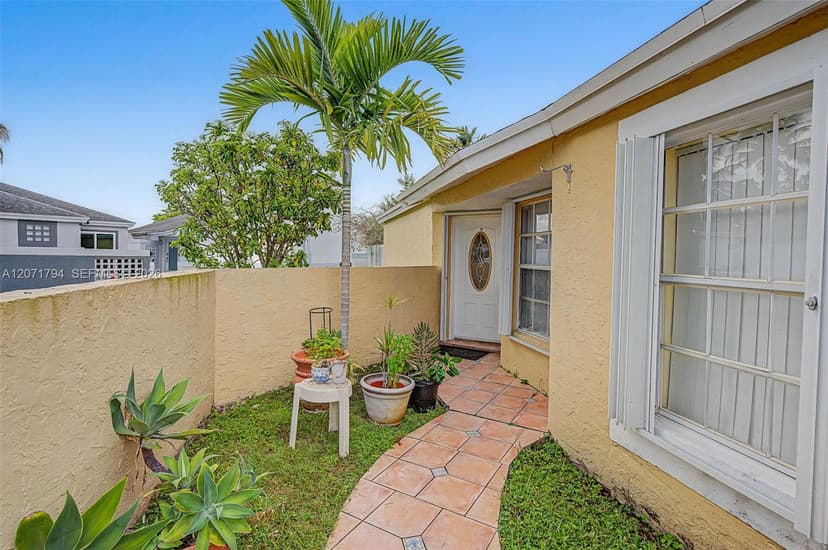 14963 SW 74th Ter, Miami FL 33193