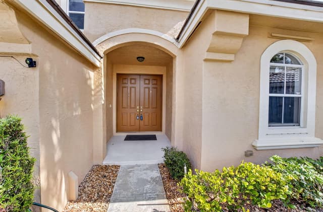 7541 DOWNWINDS Lane, Lake Worth FL 33467 - Lake Worth, FL - Photo 2