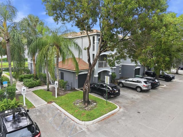 9615 NW 1st Ct # 302, Pembroke Pines FL 33024 - Pembroke Pines, FL - Photo 2