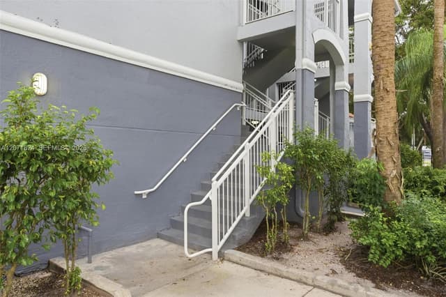 9615 NW 1st Ct # 302, Pembroke Pines FL 33024 - Pembroke Pines, FL - Photo 6