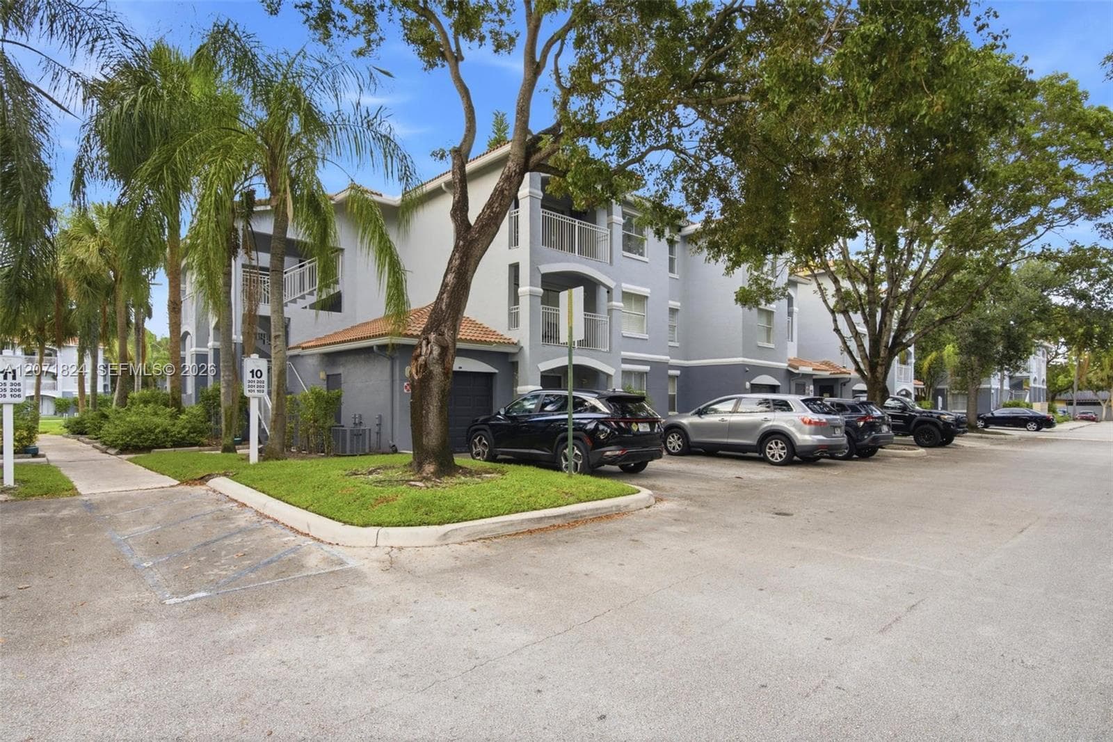 9615 NW 1st Ct # 302, Pembroke Pines FL 33024 - Pembroke Pines, FL - Photo 1