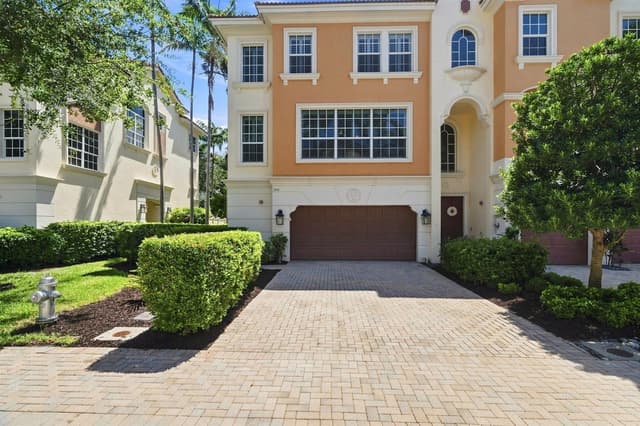 5550 NE Trieste Terrace, Boca Raton FL 33487 - Boca Raton, FL - Photo 2