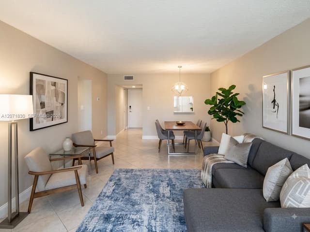 1000 Hillcrest Ct # 214, Hollywood FL 33021 - Hollywood, FL - Photo 2