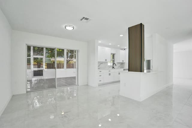 9740 SW 14TH Street, Pembroke Pines FL 33025 - Pembroke Pines, FL - Photo 7