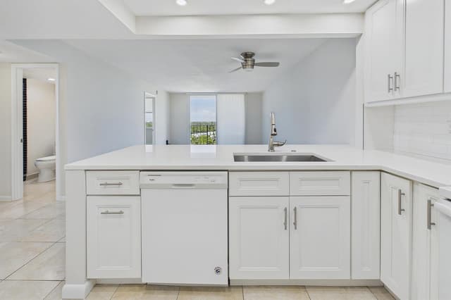 1800 N ANDREWS Avenue N # 12G, Fort Lauderdale FL 33311 - Fort Lauderdale, FL - Photo 5