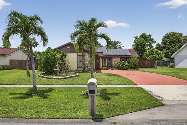 254 LA MANCHA Avenue, Royal Palm Beach FL 33411 - Royal Palm Beach, FL - Photo 2