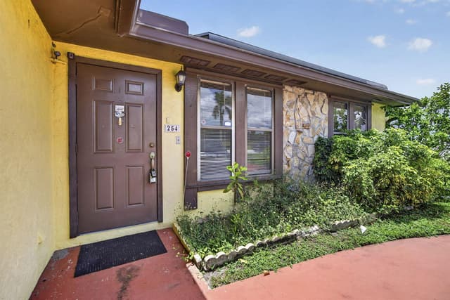 254 LA MANCHA Avenue, Royal Palm Beach FL 33411 - Royal Palm Beach, FL - Photo 5