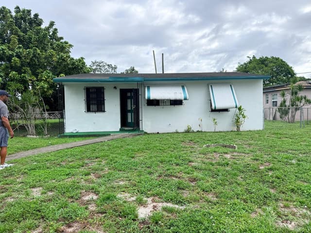2911 NW 161st St, Miami Gardens FL 33054 - Miami Gardens, FL - Photo 2