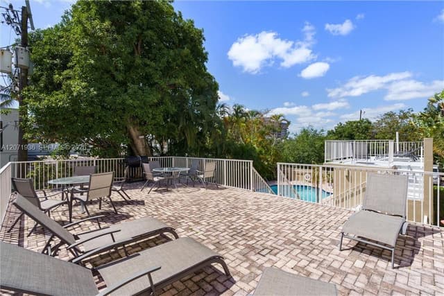 1050 SE 15th St # 202, Fort Lauderdale FL 33316 - Fort Lauderdale, FL - Photo 2