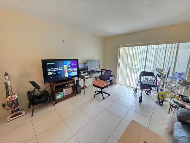 700 LAYNE Boulevard # 318B, Hallandale Beach FL 33009 - Hallandale Beach, FL - Photo 4