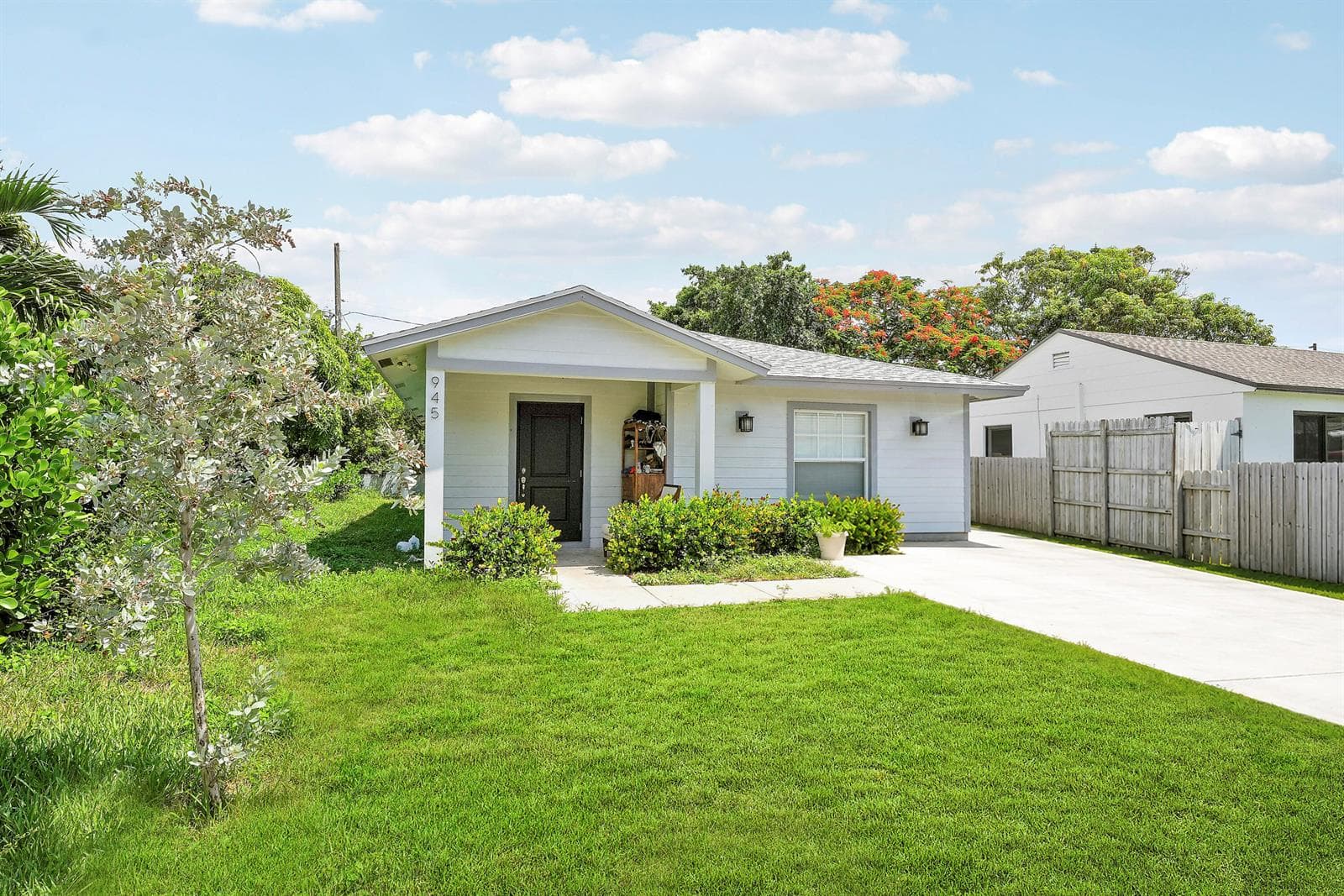 945 32ND Street, West Palm Beach FL 33407 - West Palm Beach, FL - Photo 1