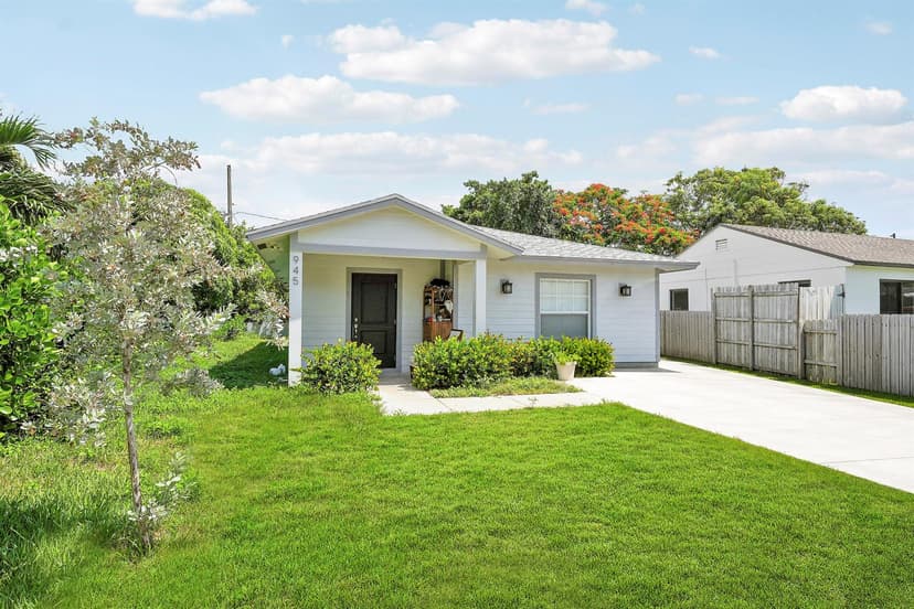 945 32ND Street, West Palm Beach FL 33407