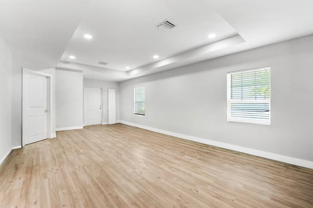 945 32ND Street, West Palm Beach FL 33407 - West Palm Beach, FL - Photo 5