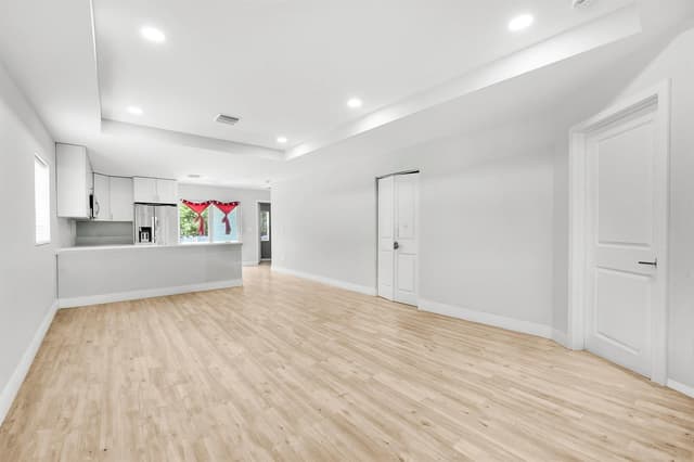 945 32ND Street, West Palm Beach FL 33407 - West Palm Beach, FL - Photo 4