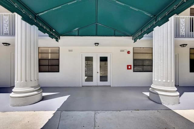 3635 Whitehall Drive # 302, West Palm Beach FL 33401 - West Palm Beach, FL - Photo 3