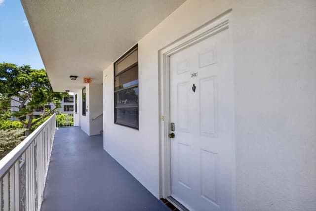 3635 Whitehall Drive # 302, West Palm Beach FL 33401 - West Palm Beach, FL - Photo 4
