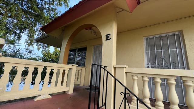 160 NE 203rd Ter # E20, Miami Gardens FL 33179 - Miami Gardens, FL - Photo 2