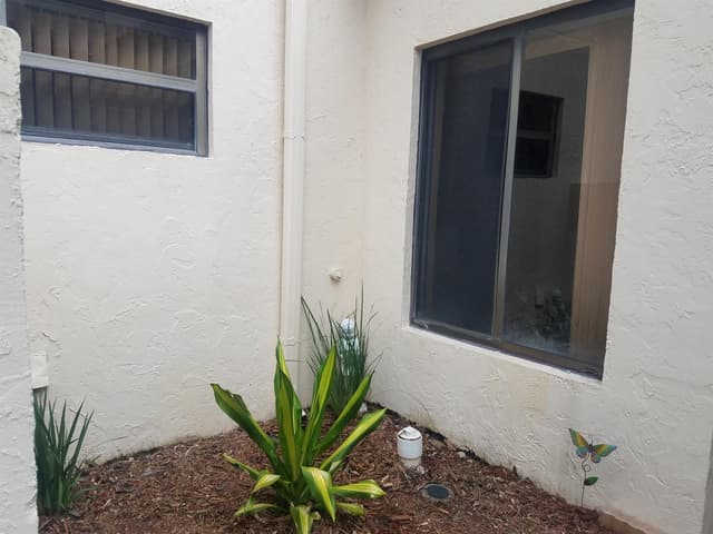 6 Vía De Casas Sur # 102, Boynton Beach FL 33426 - Boynton Beach, FL - Photo 2