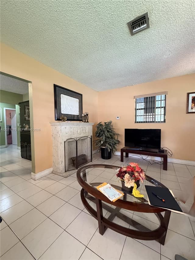 733 E 26th St, Hialeah FL 33013 - Hialeah, FL - Photo 6